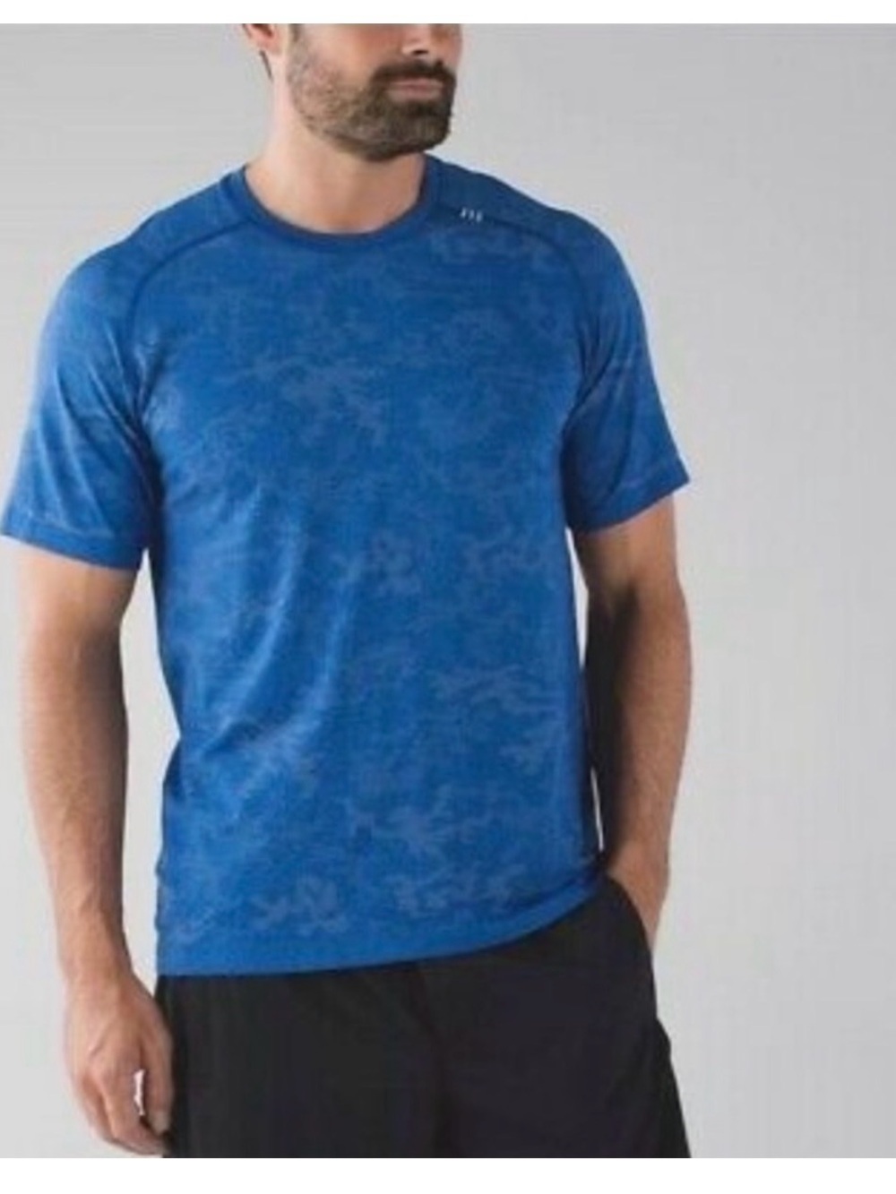 RARE Lululemon Metal Vent
Tech Short Sleeve Shirt Sz XLIn Blue Camo
